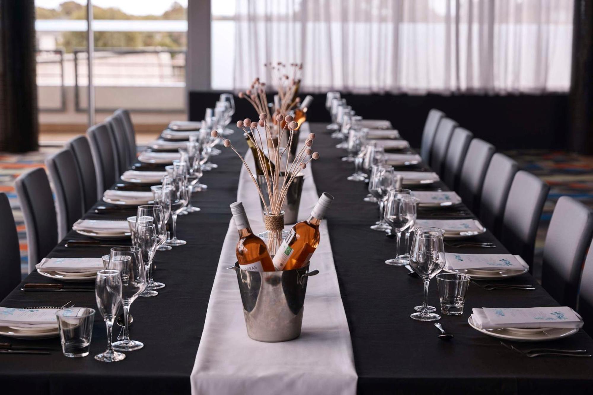 Atura Dandenong Hotel Doveton Bagian luar foto