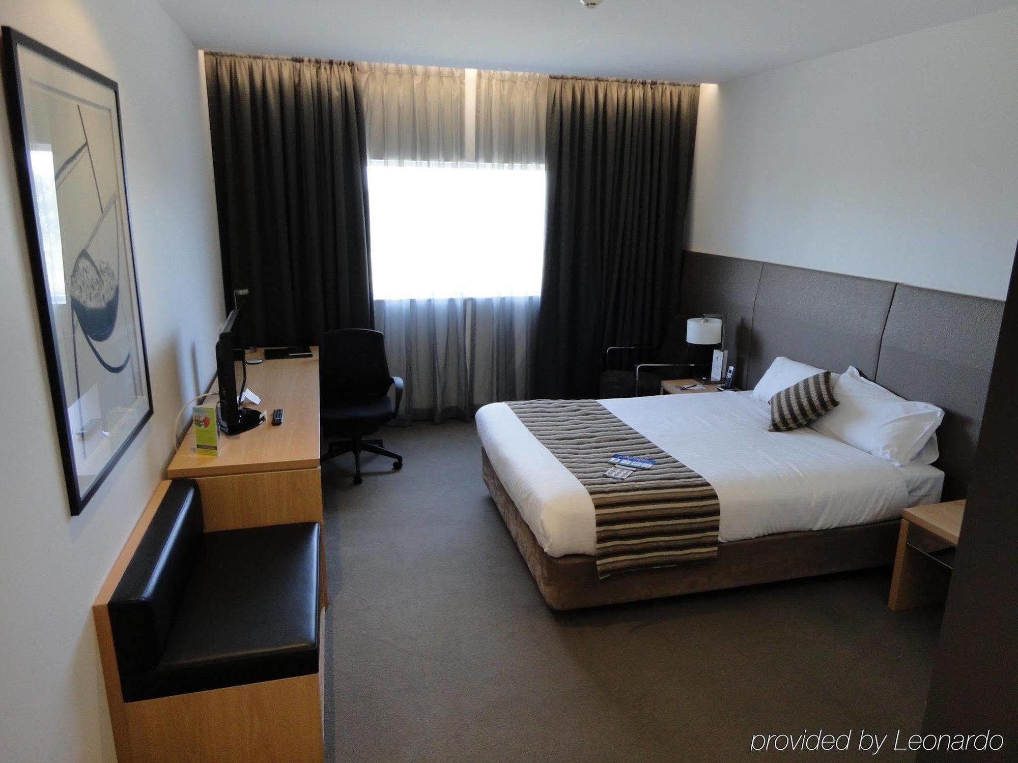 Atura Dandenong Hotel Doveton Bagian luar foto
