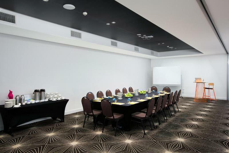 Atura Dandenong Hotel Doveton Bagian luar foto